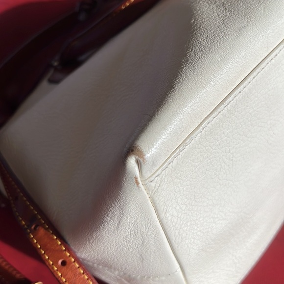 Dooney & Bourke White Leather Purse - Picture 9 of 16